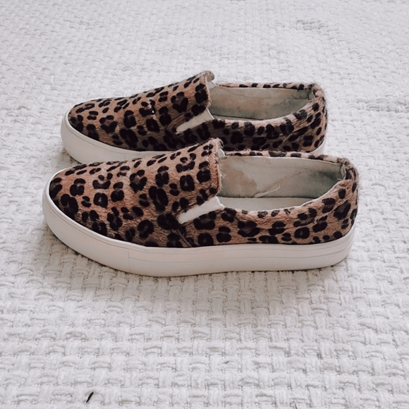 Cheetah Print Slip On Sneakers - Picture 3 of 7